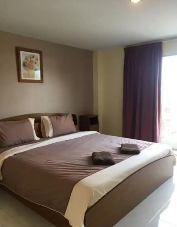 Lakeview Apartment