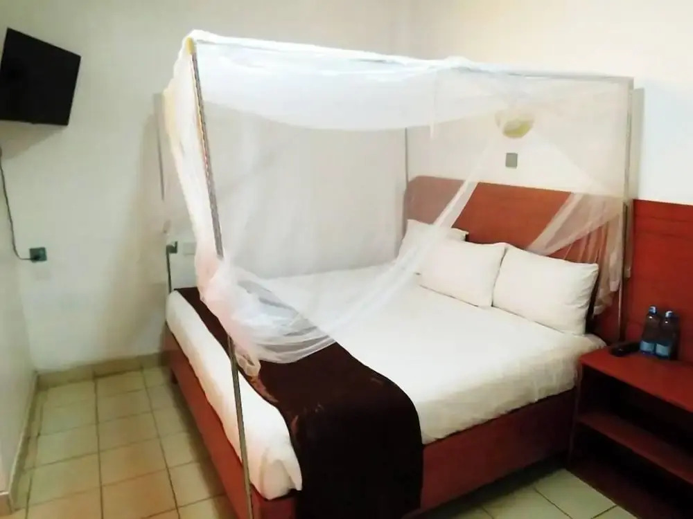 Kim's Breeze Hotel Ltd and Choma Zone
