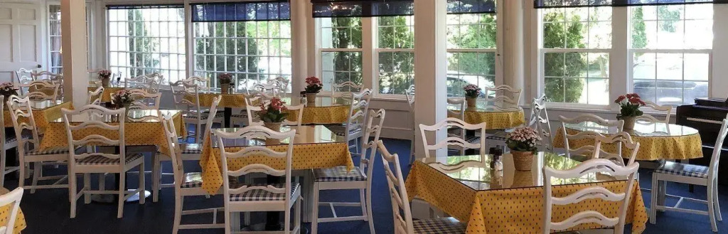 Colonial Inn Harbor Springs