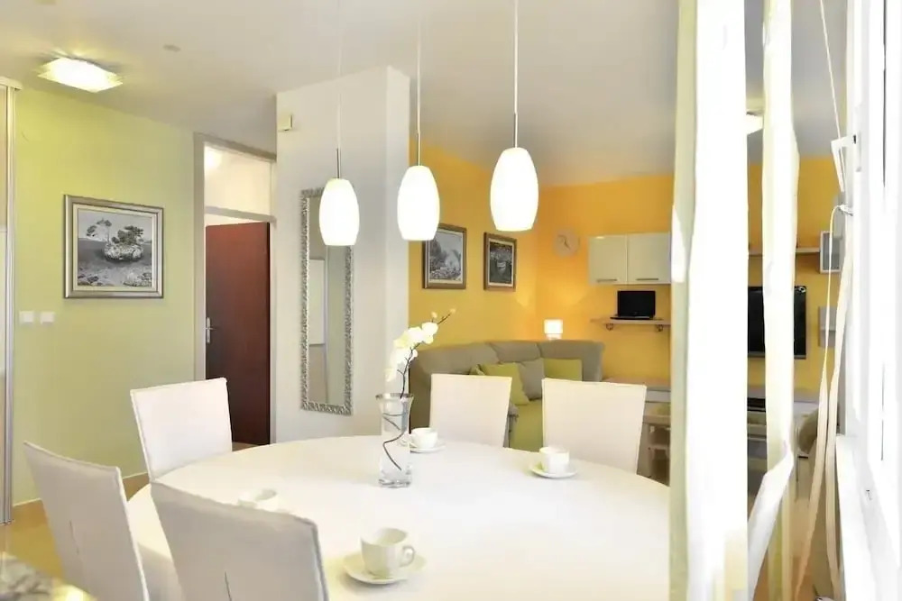 Sama - Modern & Comfortable - A1