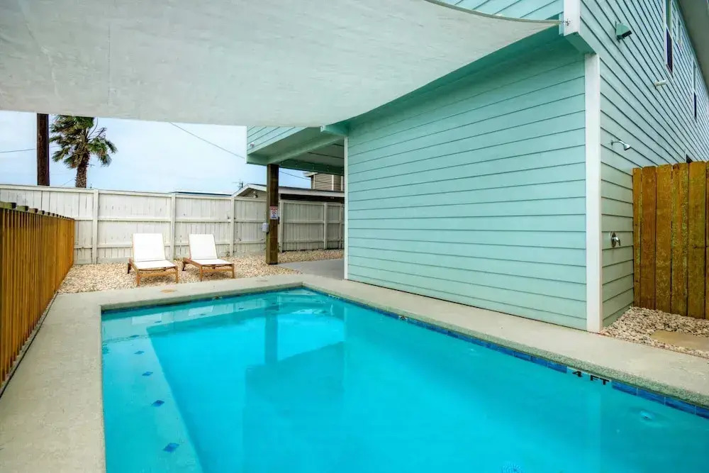 Sleeps 24 2 Homes, Walk to the Beach, Private Pools, Fire Pit, Modern Design