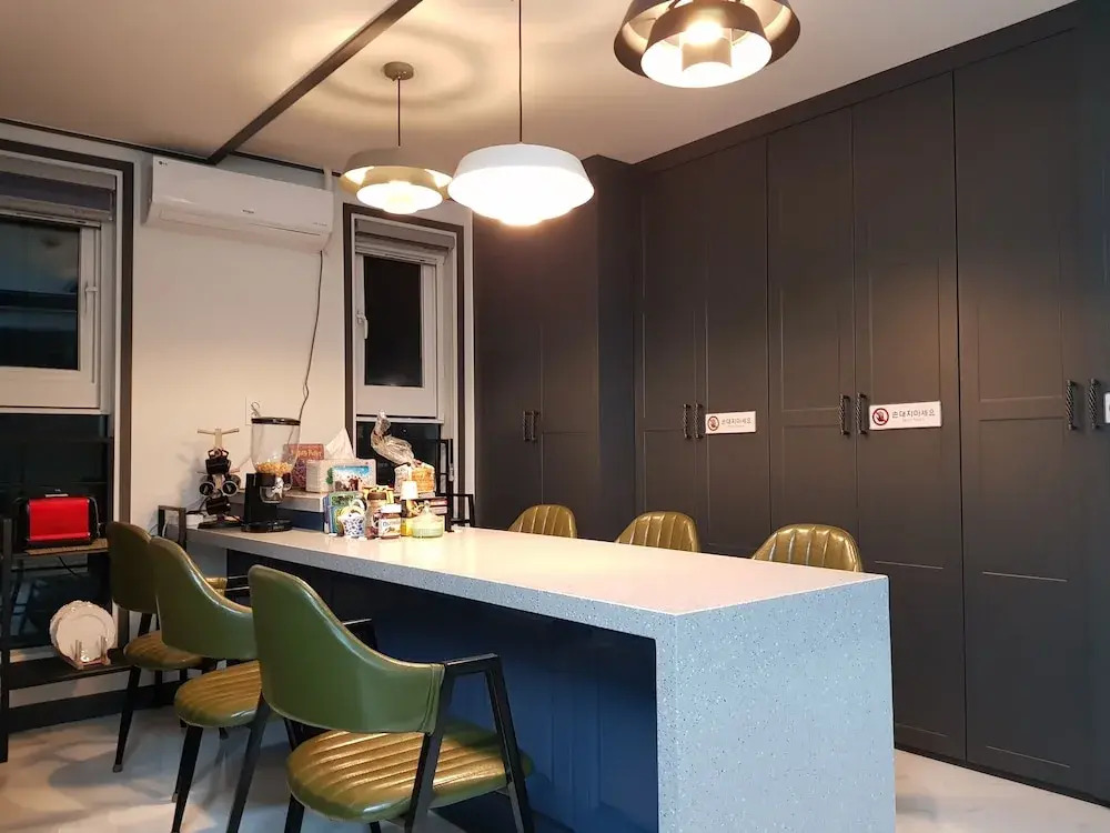 We Home Guesthouse - Hostel