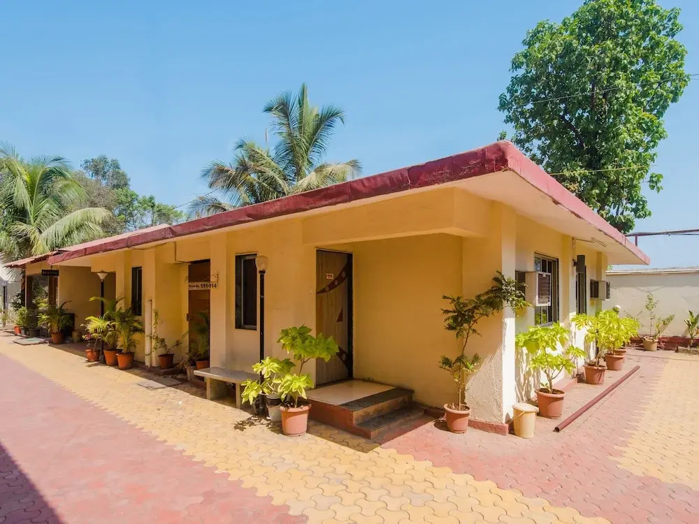 OYO 13308 Nest Inn