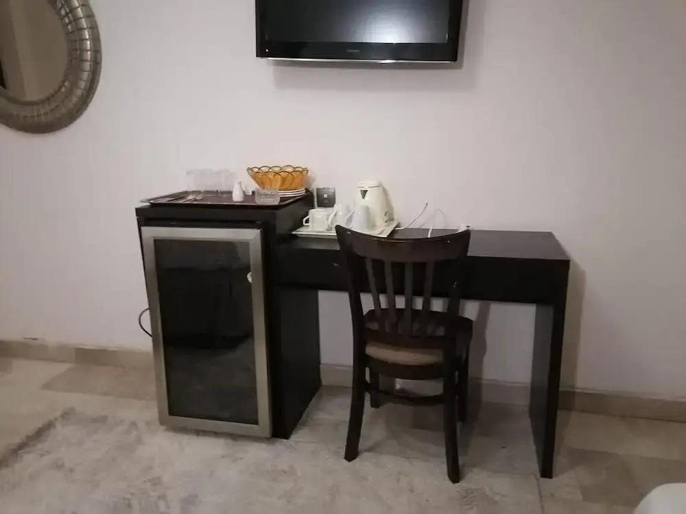 Hussain Biyari Hotel