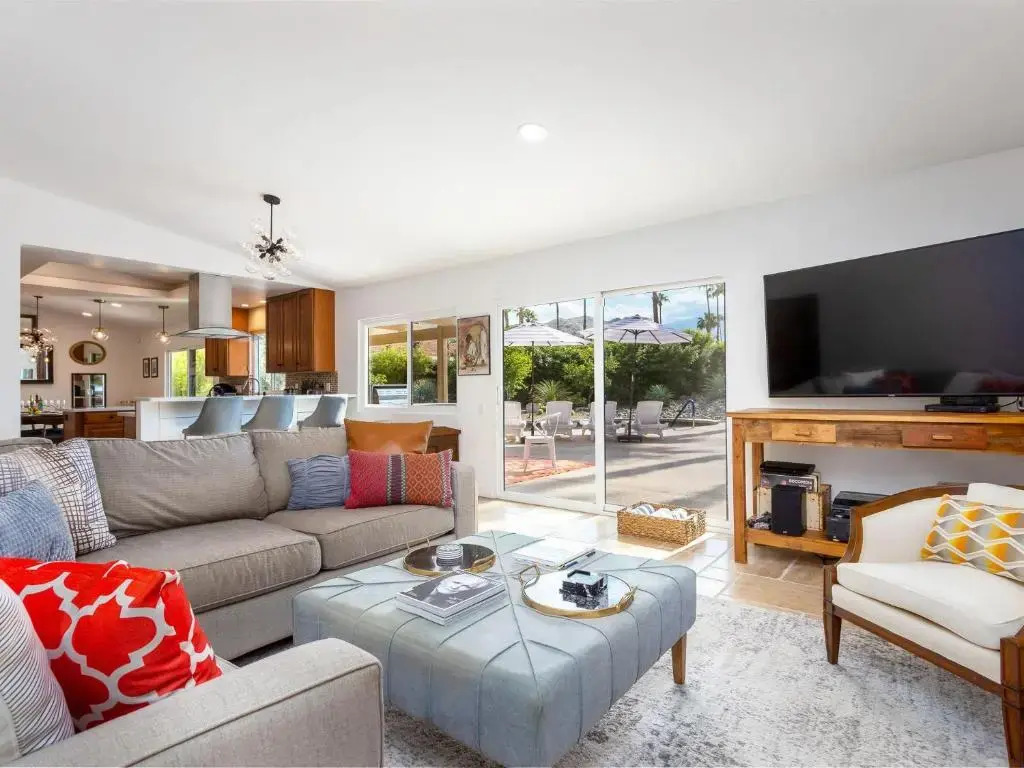 Modern Loma Vista by ACME House Company