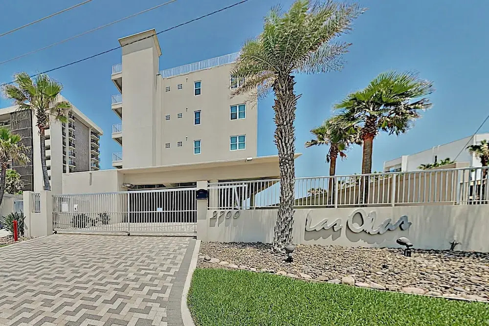 Modern Las Olas - Ocean Views, Pool & Tennis 3 Bedroom Condo