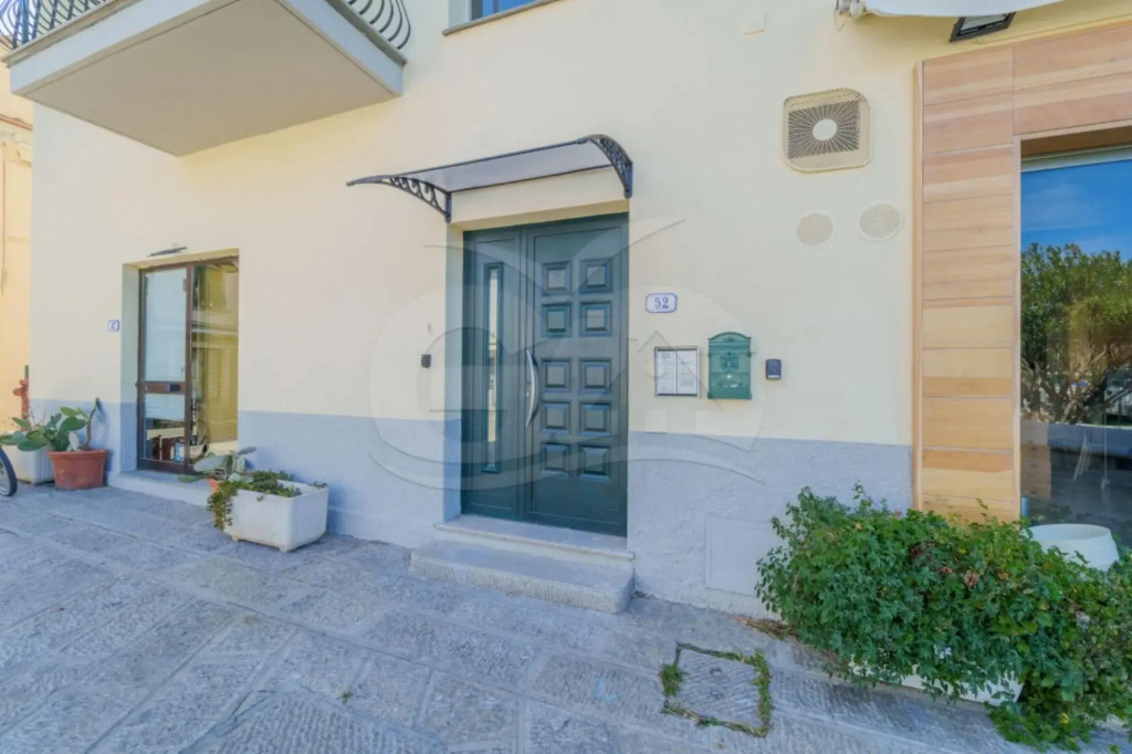 La Fontana in an enviable position on the seafront of Marina di Campo, sea and services close at han-LA FONTANA