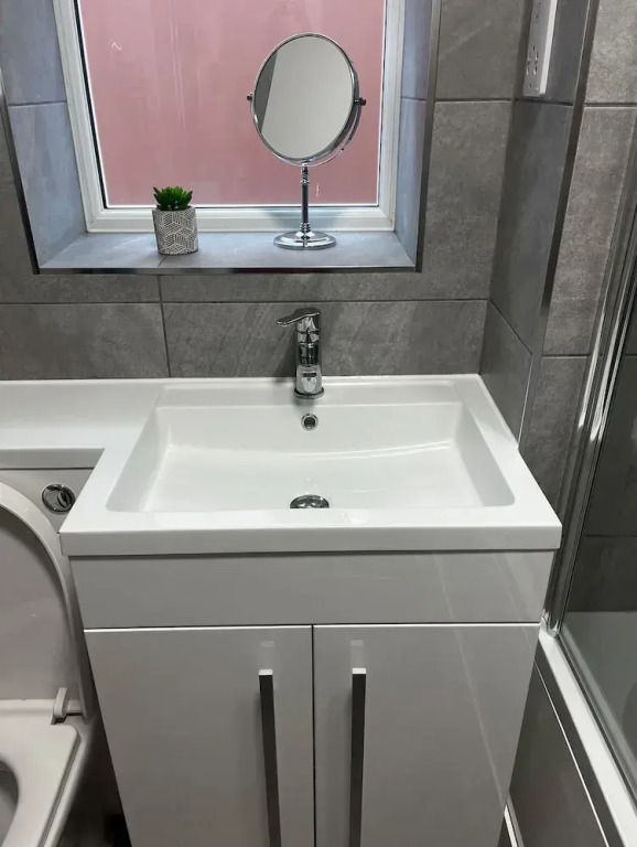 2 Bed Flat - Sleeps 8 - Pets - Garden - Parking