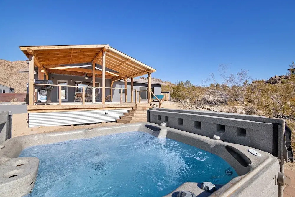 Dreamspace - Hot Tub, Fire Pit, 5 Min. To Park 2 Bedroom Home by RedAwning
