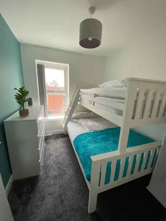 Stylish 2 bed apartment sea front location suite 3