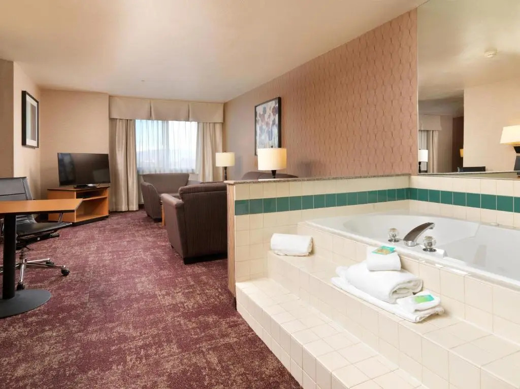 Crystal Inn Hotel & Suites - West Valley City