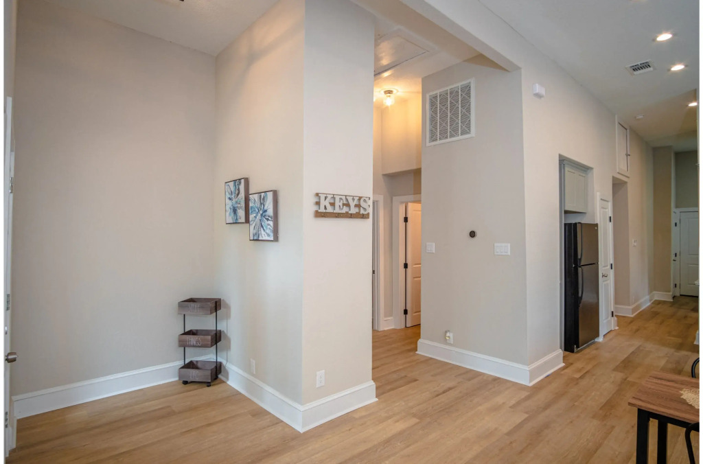 Brand New Remodeled 3BR/2BA House Near Downtown