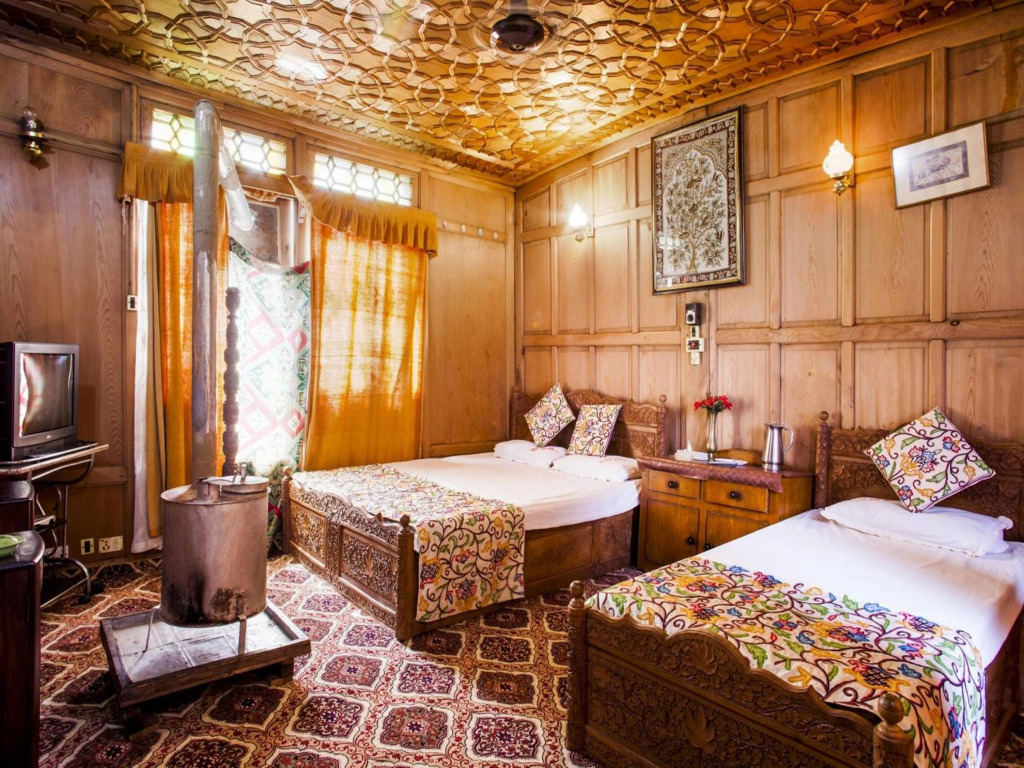 The Shelter Group of Houseboats & Tour organiser city Center Lal Chowk