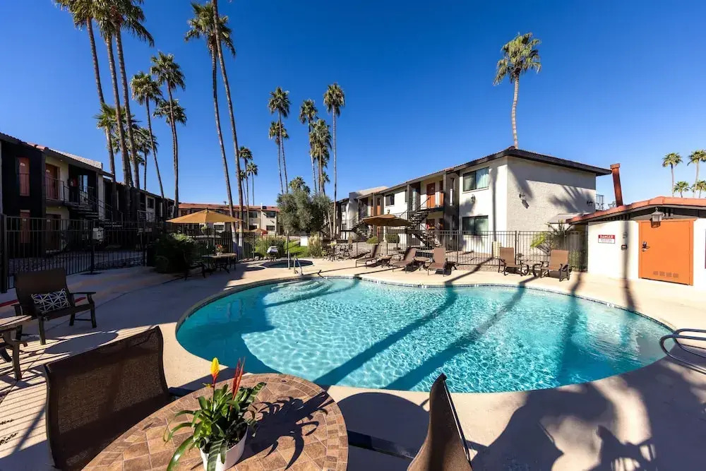 215 Fully Furnished 1BR Suite-Outdoor Pool! by RedAwning