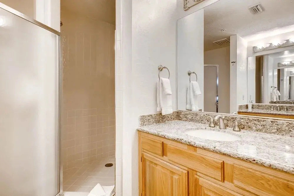 Powder Run - 3BR Condo + Private Hot Tub #C-11 - LLH 61658