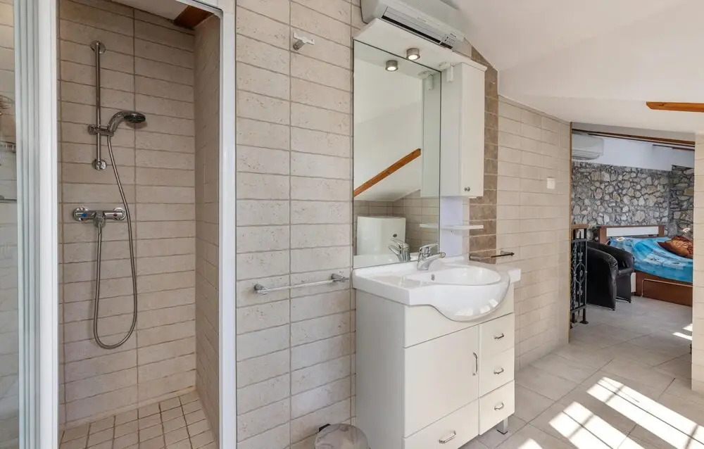 Nice Apartment in Novi Vinodolski With 1 Bedrooms, Wifi and Outdoor Swimming Pool