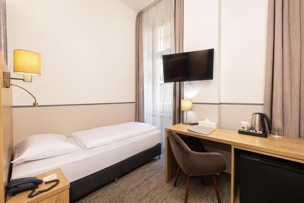 City Hotel Ring