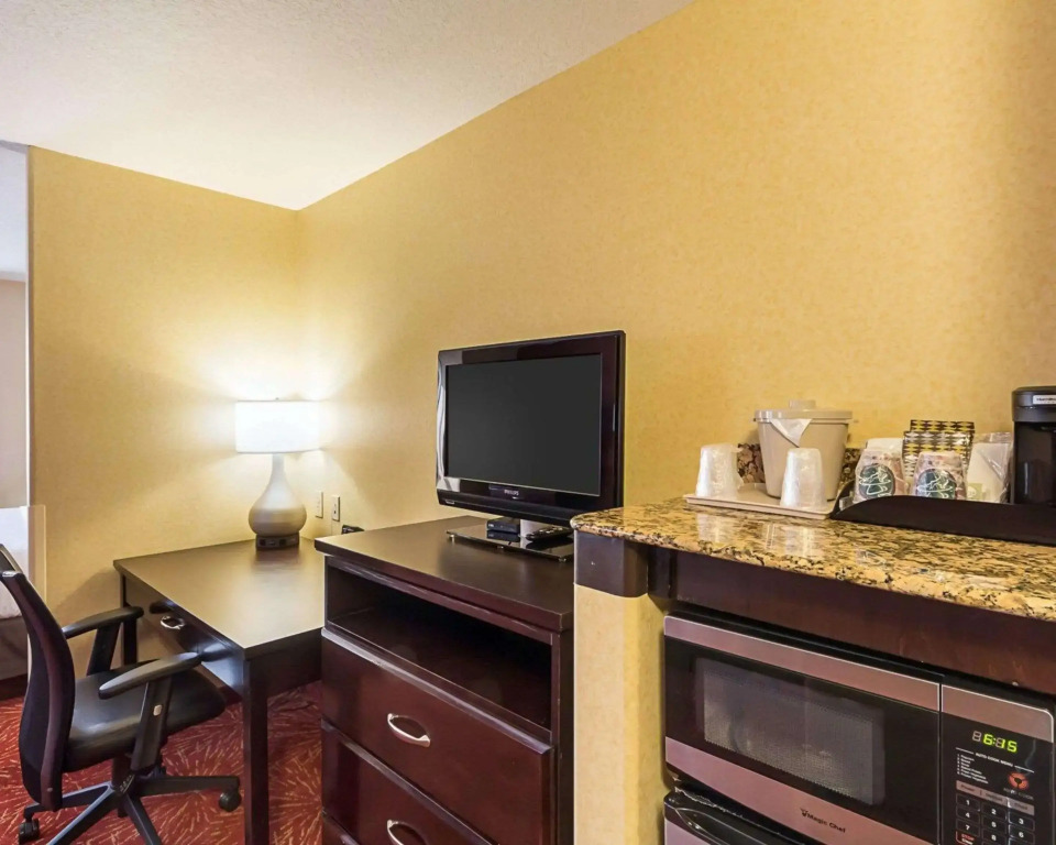 Comfort Suites Airport