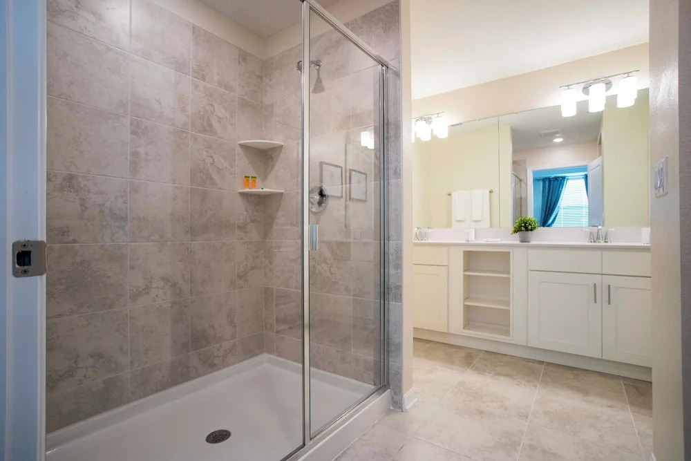 Luxurious 2 Bd Close to Disney Storey Lake 204 3131