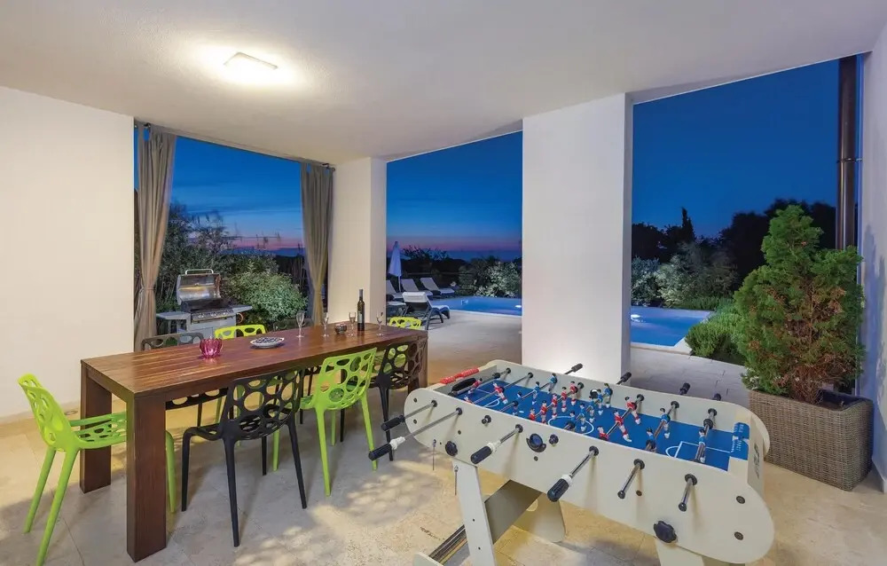 Awesome Home in Stinjan with Hot Tub, WiFi & 4 Bedrooms