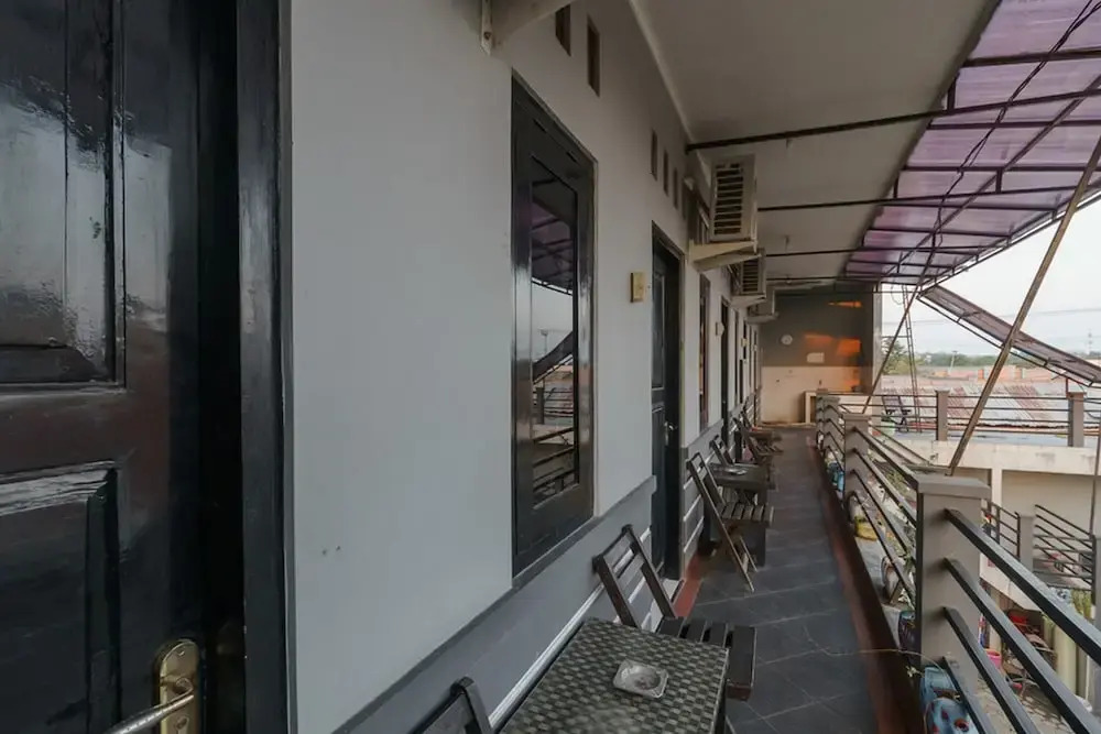 RedDoorz Syariah near Ciledug Station