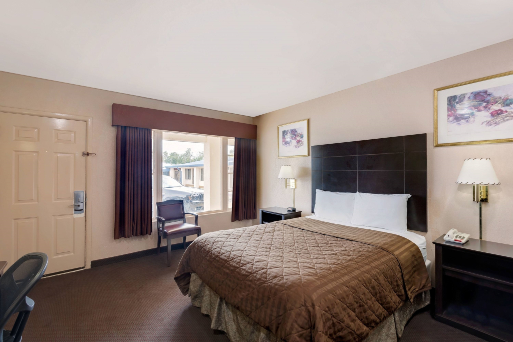 Super 8 by Wyndham Columbia/Ft. Jackson SC