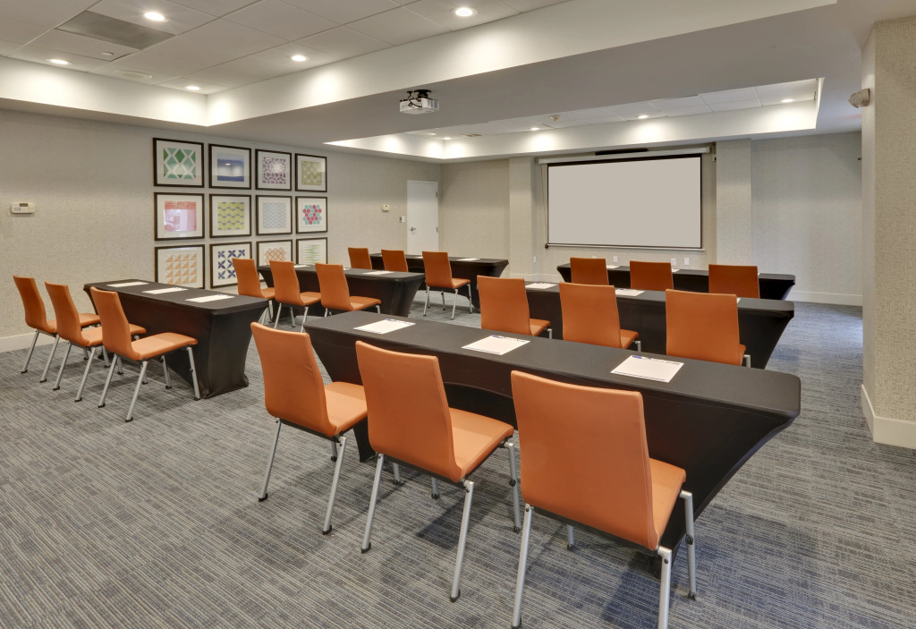Holiday Inn Express & Suites Irving Conv Ctr - Las Colinas by IHG
