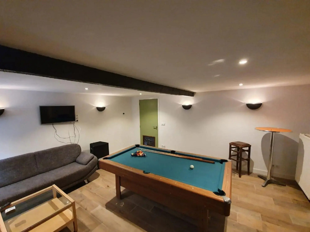 Great villa with recreation room and huge garden