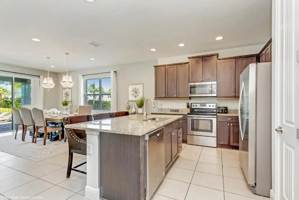 8 Bedroom Vacation Home with Pool 2114