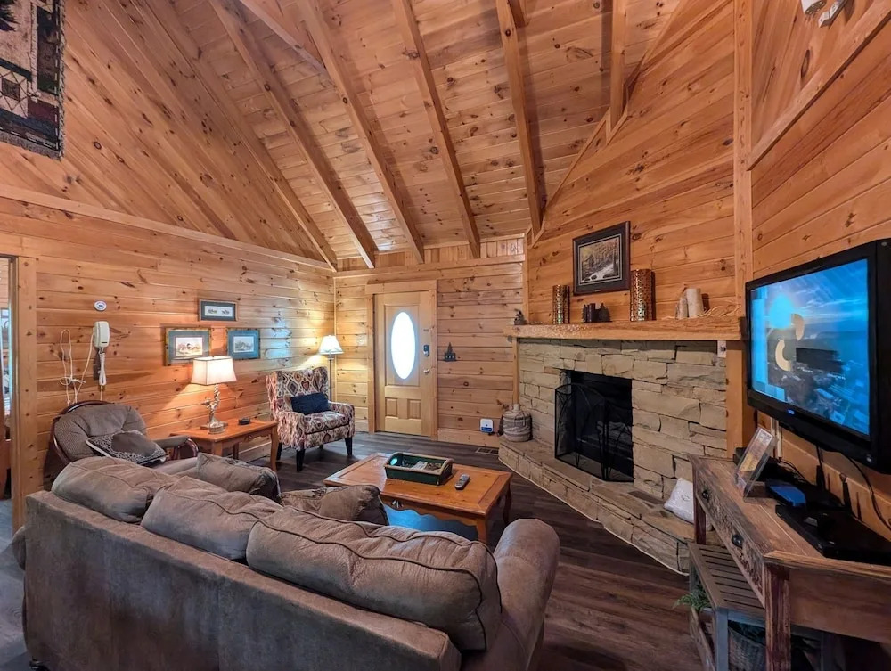 ER75 - Palmetto Place - Great location! close to all the action! cabin