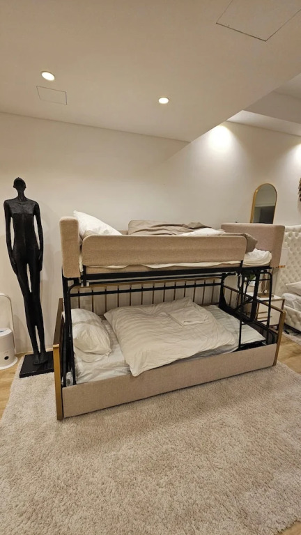 UG Neubau City Wohnung (optional Pool+Gym+2tes Bad extra buchbar)