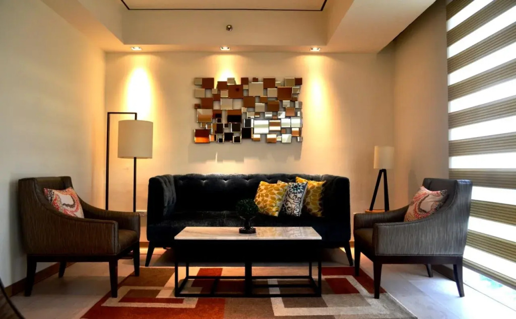 Home Crest Hotel
