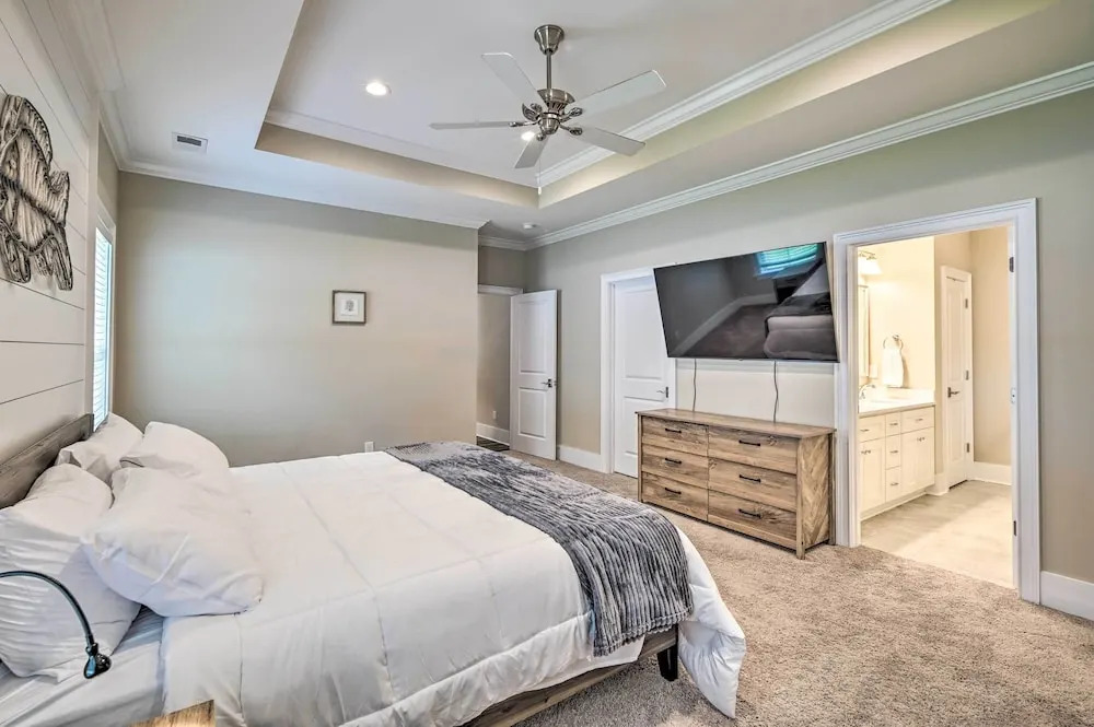 Charming Pawleys Island Home ~ 4 Mi to Beach!