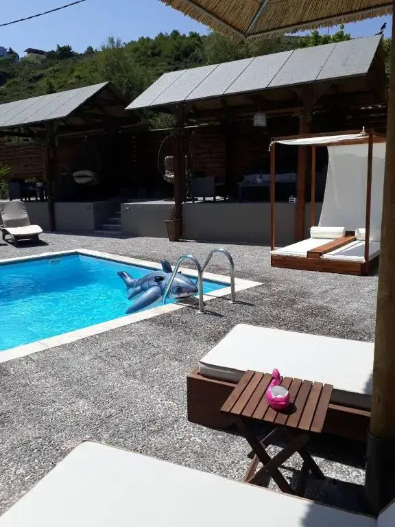 Almirikia Apartments