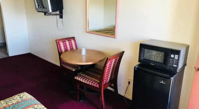 Sands Motel by Ontario Airport & Toyota Arena