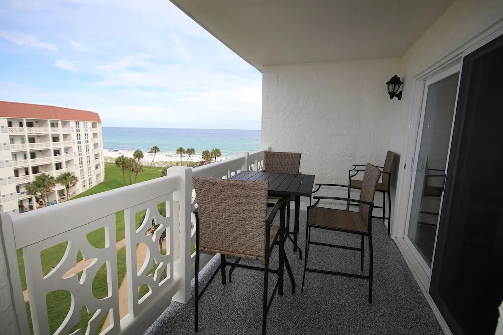 461 El Matador 2 Bedroom Condo by RedAwning