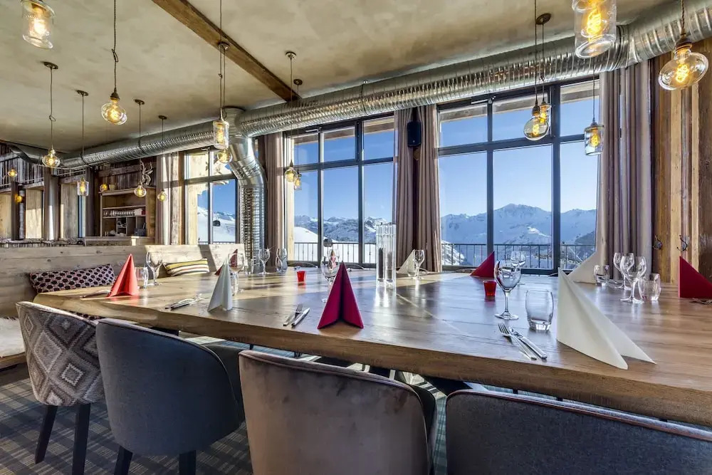 Luxury 8 bedrooms apartment, 380 sq.m. at 2551m. altitude