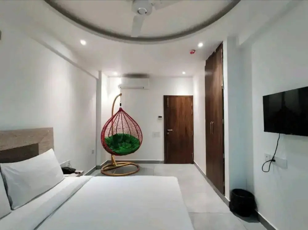 Hotel blue shine