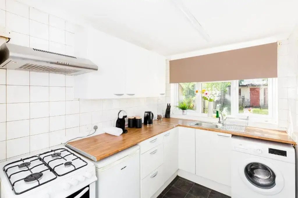 CIean and Cozy Quiet 4 Bedroom House in Acocks Green close to NEC perfect for contractors and families