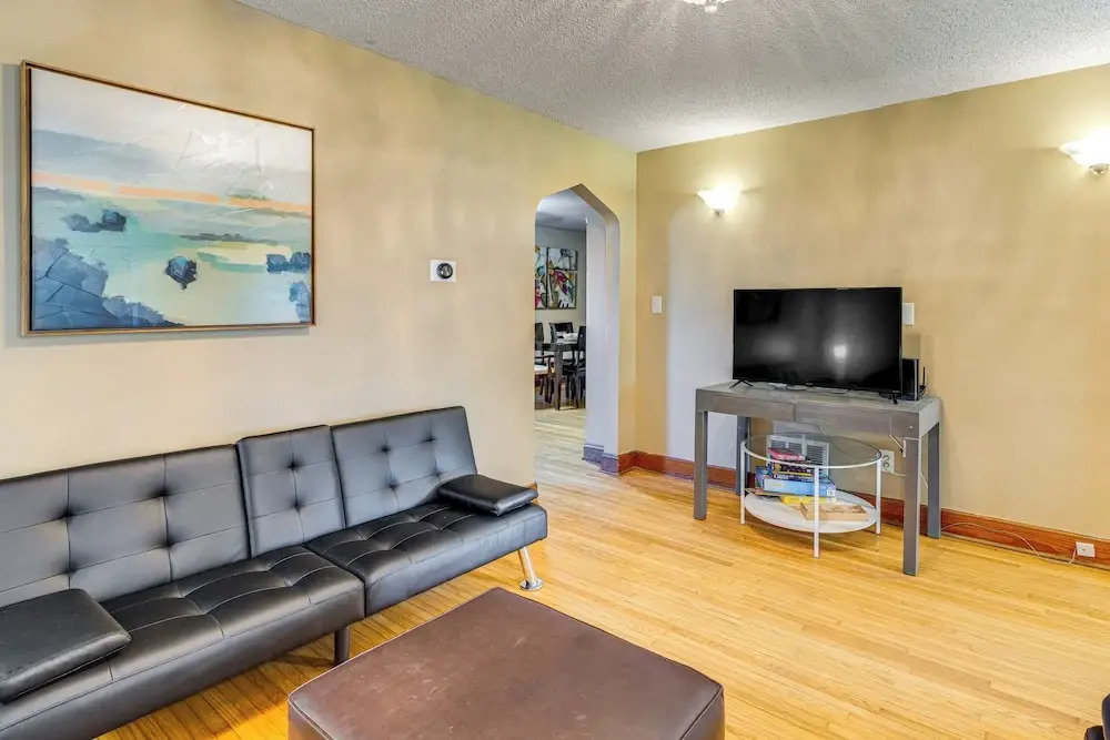 Large Yard & Furnished Deck: Cheektowaga Getaway!