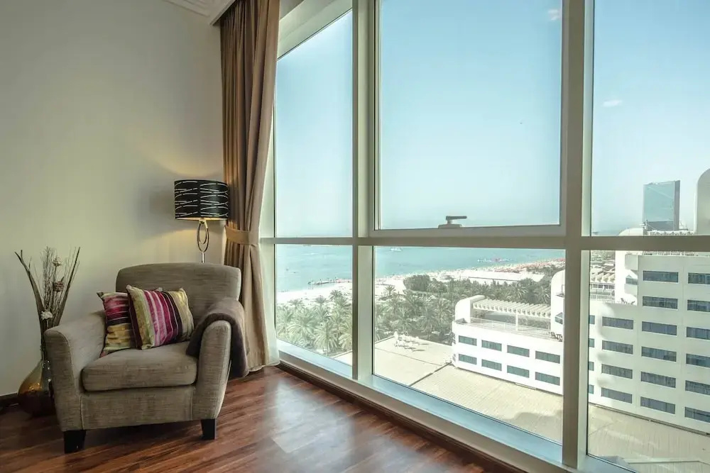 Upscale 1BR - Sea Views - Direct Beach Access!