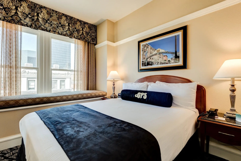 Gaslamp Plaza Suites
