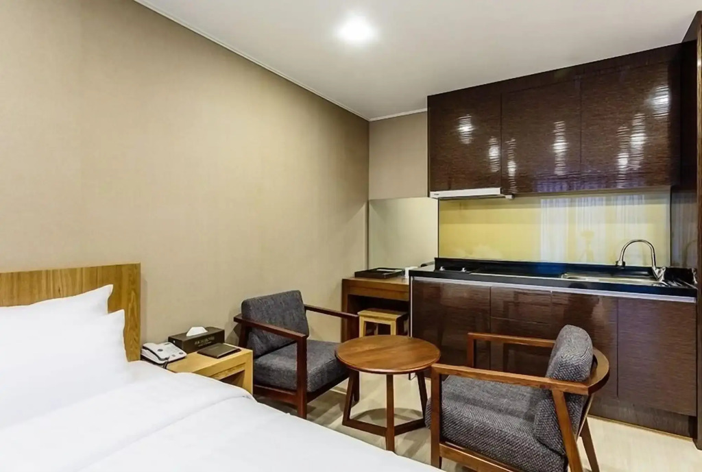 Rich Hotel