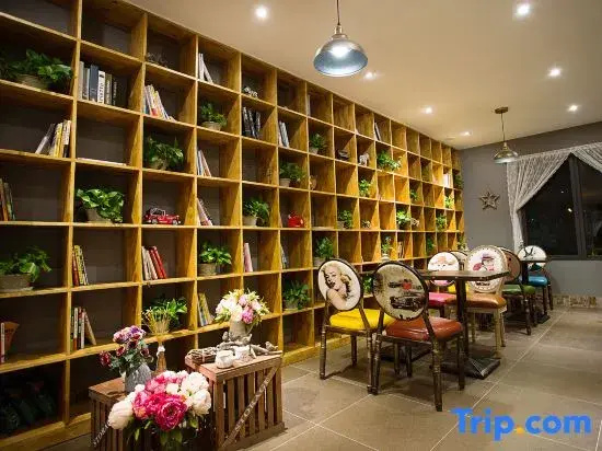 Sanya Xiamohuahua Homestay (Dadonghai Branch)