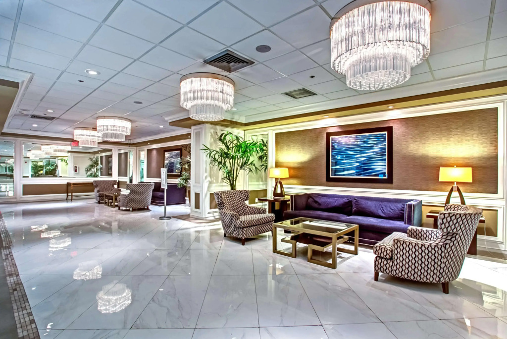 DoubleTree by Hilton Grand Hotel Biscayne Bay