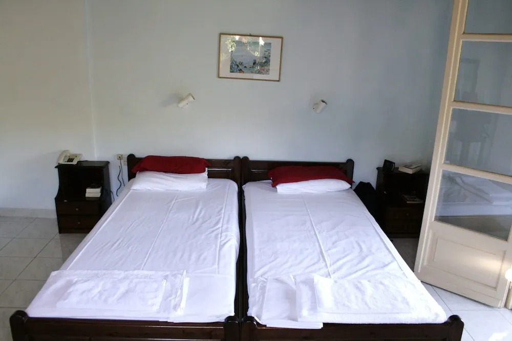 APRAOS BAY HOTEL