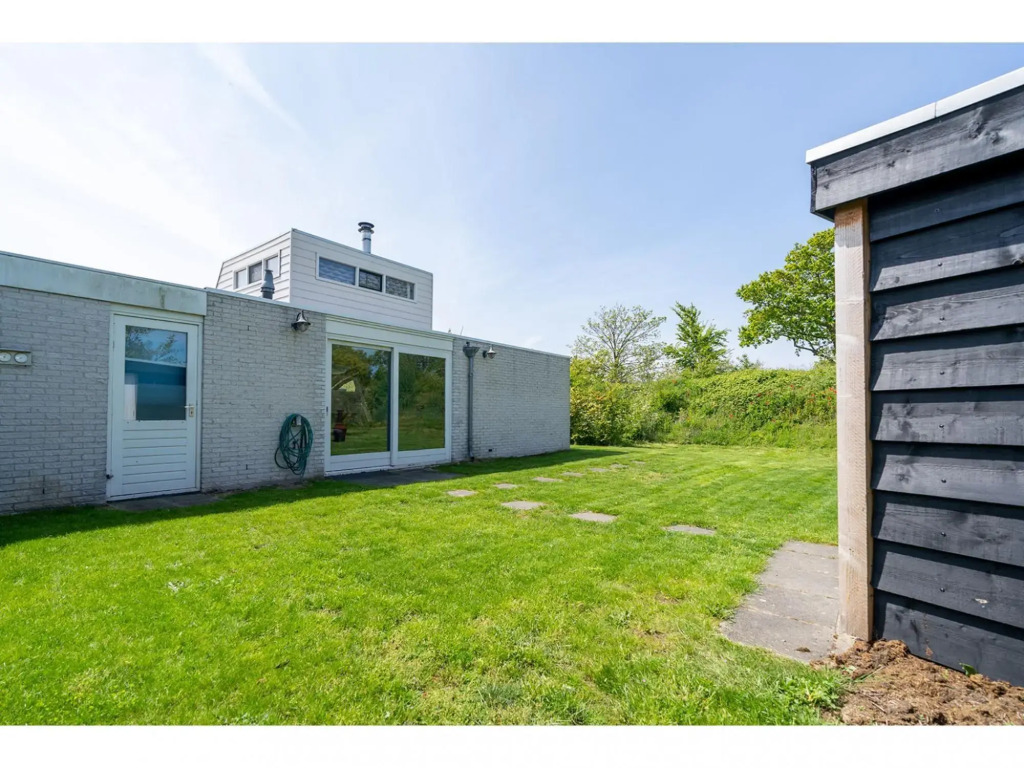 Bungalow in the child-friendly park De Klepperstee near the beach