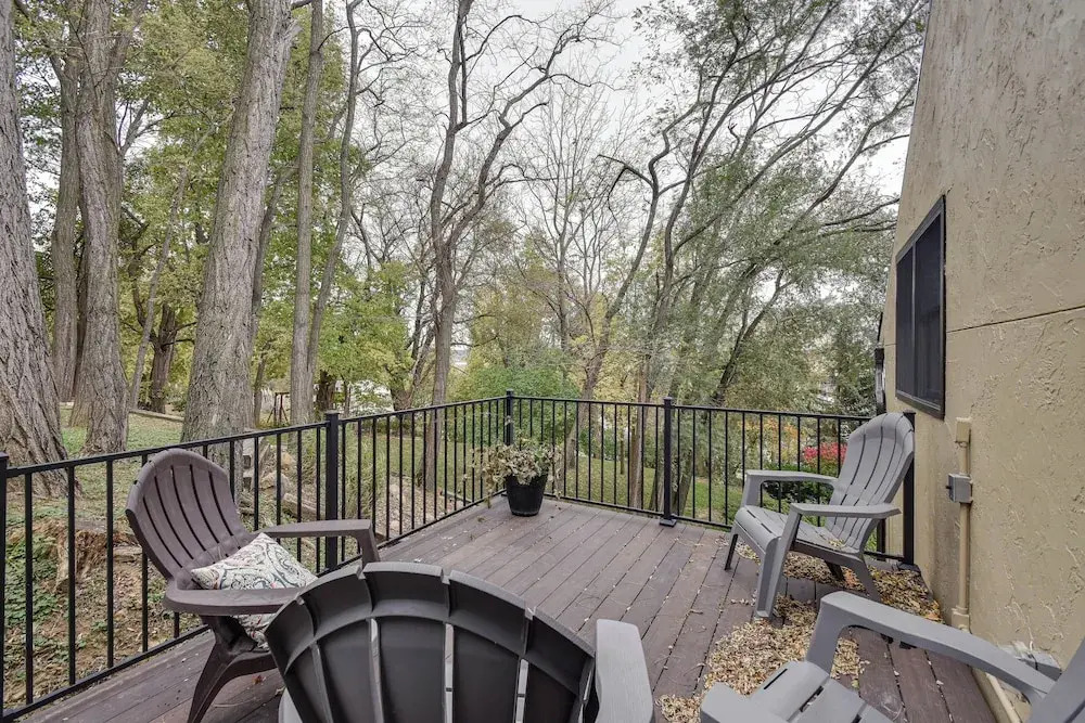 Large Home w/ Game Room, 4 Mi to Mississippi River