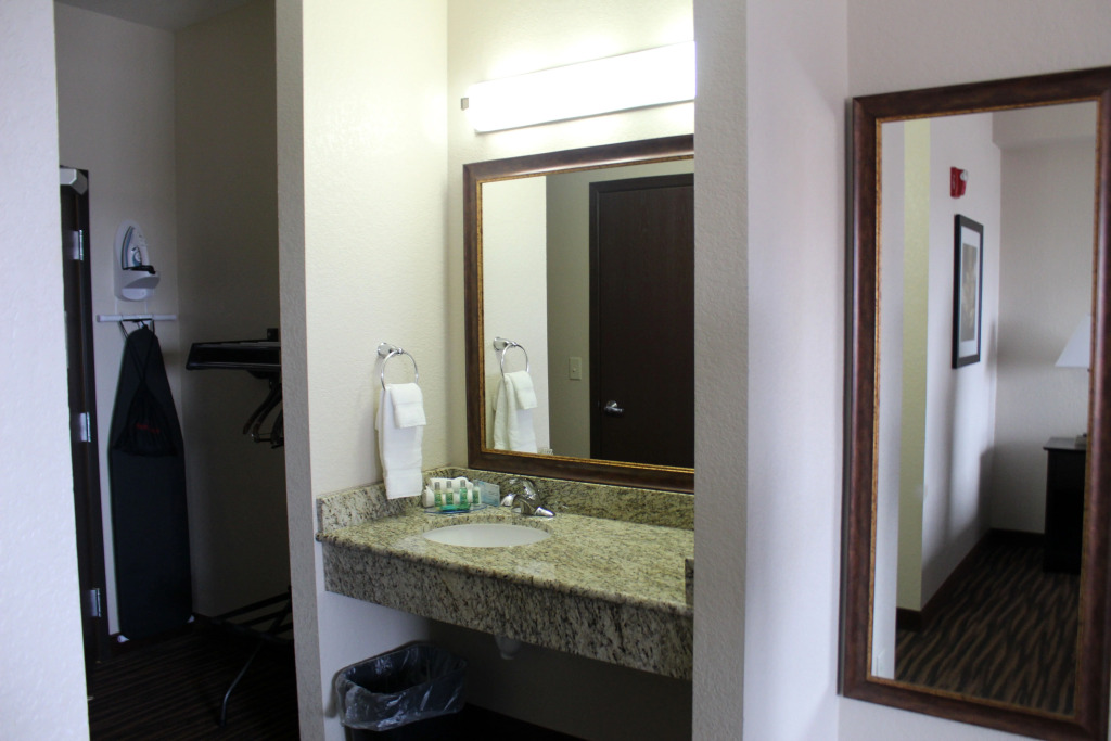 Cobblestone Inn & Suites - Denison | Oak Ridge