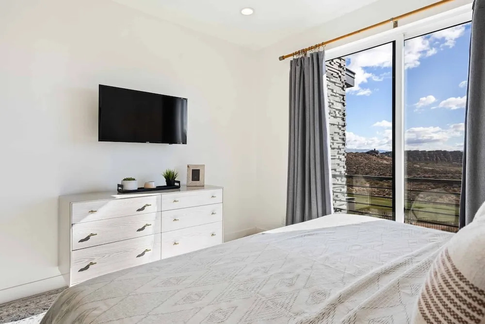 Perfectly On Par 7 Bedroom Home